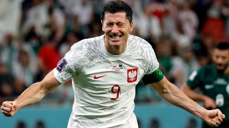 Lewandowski celebra su primer gol en un mundial