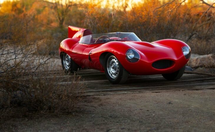 Jaguar D-Type rojo de 1955