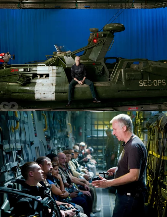 James cameron en filmación sobre uno de los vehículos de utilería de Avatar 2 y dando instrucciones al elenco en una de las lanzaderas del filme