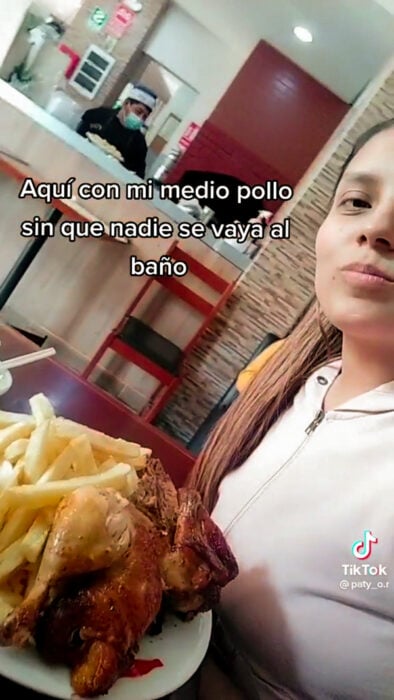 Comiendo sola