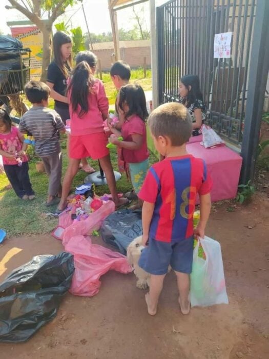 Donó sus juguetes a otros niños