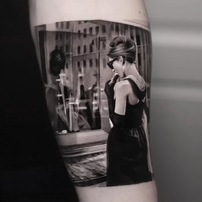 Tatuaje de Audrey Hepburn como Holly Golightly
