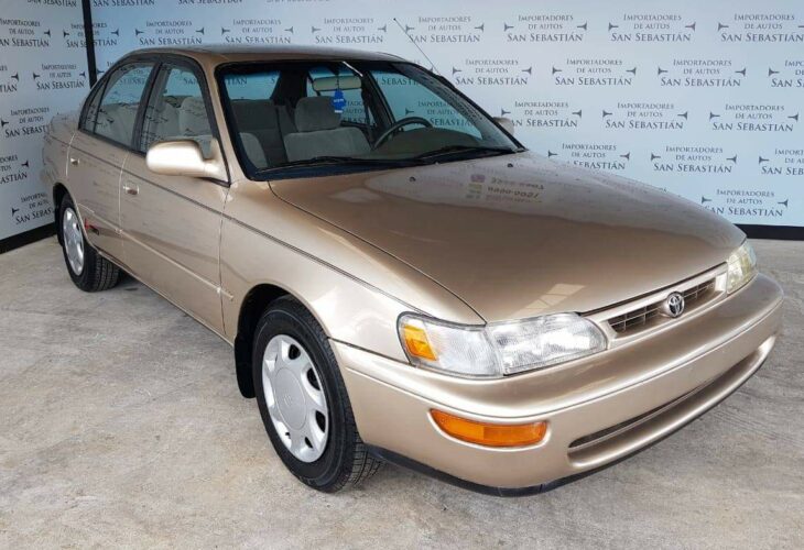 El toyota corolla de 1997 que logró onvertirse en 1997 en el auto más vendido de todos los tiempos desde entonces imbatible