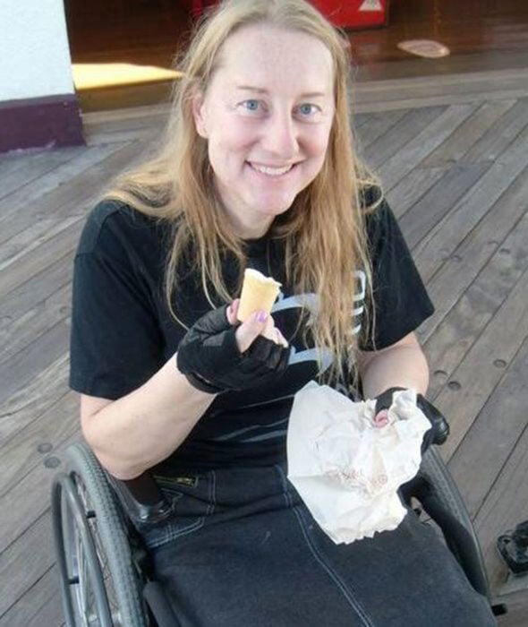 Mujer busca quedar discapasitada