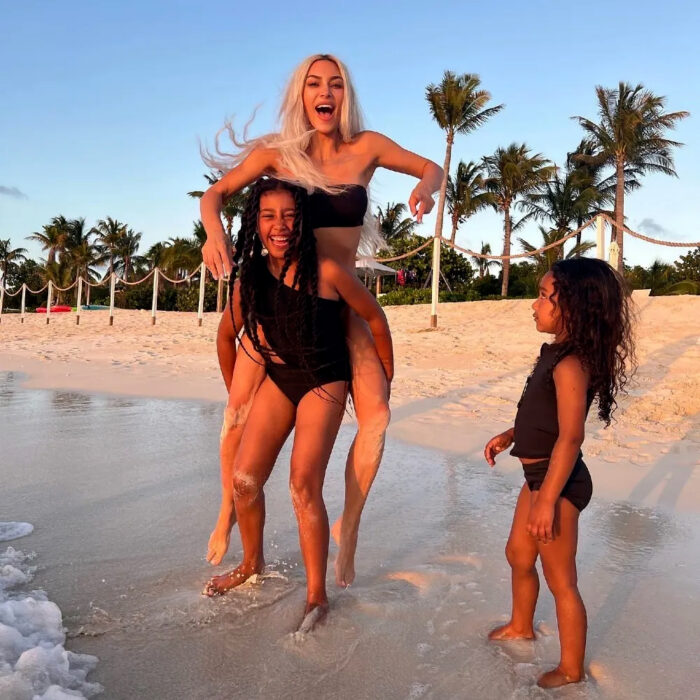 Kim Kardashian y sus hijas