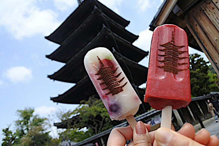 Paletas de hielo con pagodas japonesas