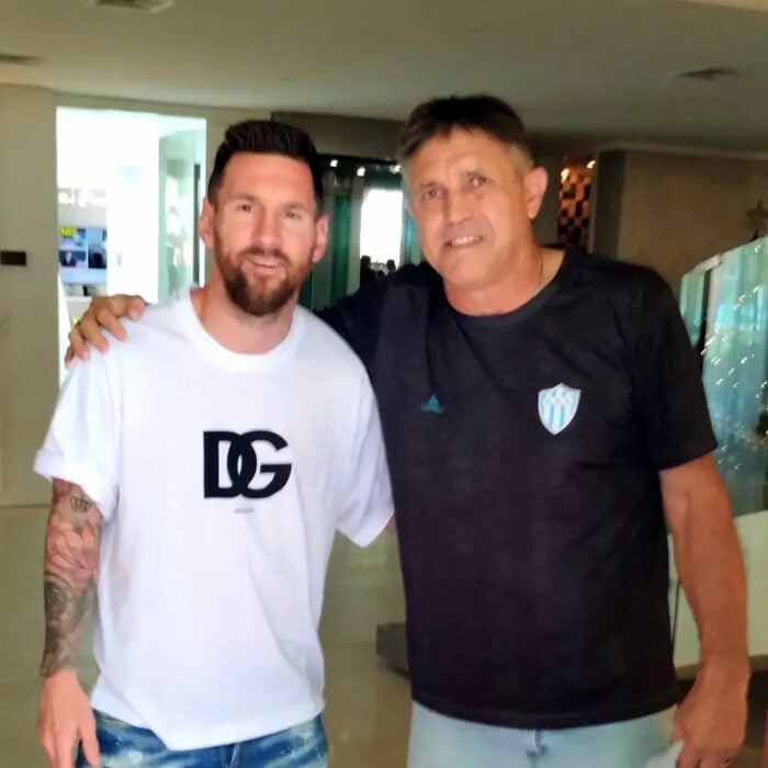 Hombre conoció a Messi en su propia casa