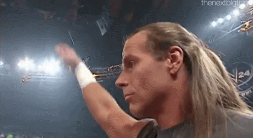 Shawn Michaels haciendo señal de adiós en una contienda de lucha libre