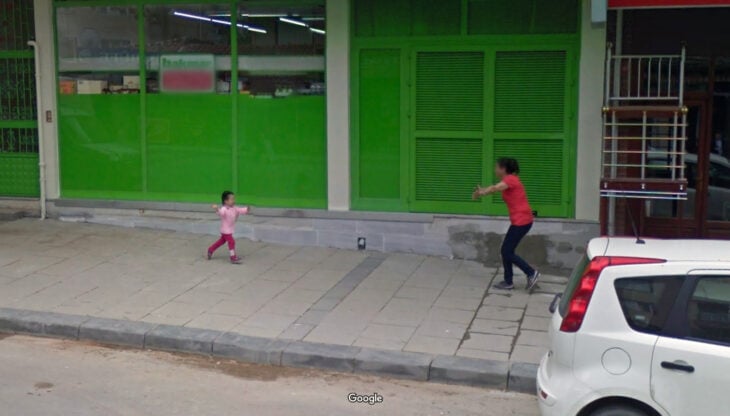 Fotografía de Google Maps muchachita encontrándose con su mamá
