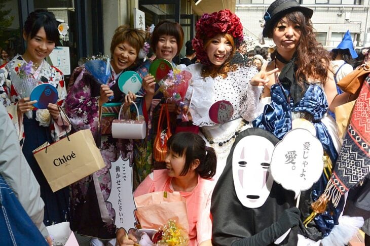 EL viaje de CHihiro cosplay Universidad de Kioto graduación
