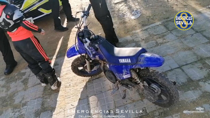 Niño detenido por andar en moto