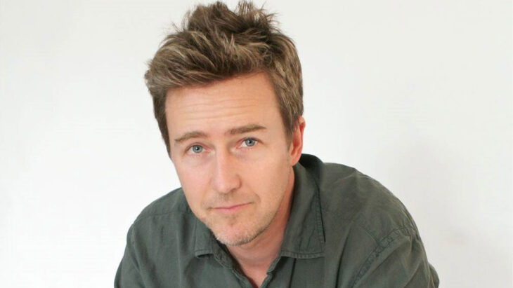 Edward Norton posando para una fotografía