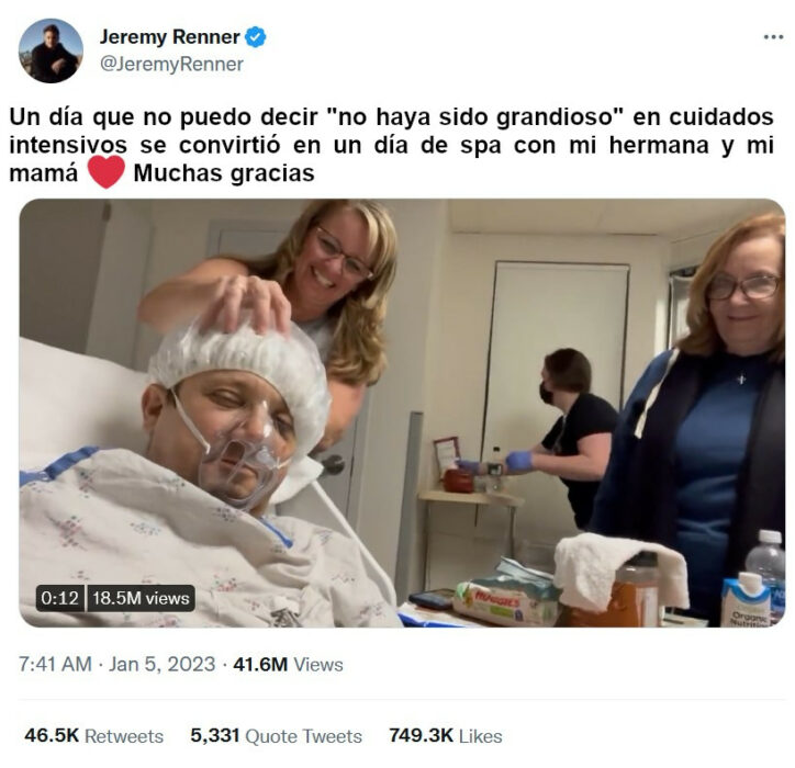 Renner en su tuit día en el spa con su mamá y hermana en cuidados intensivos