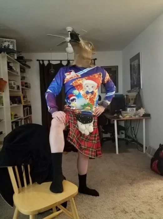 ROpa tartán kilts escocés camisa surrealista de gatos calcetines y máscara de caballo