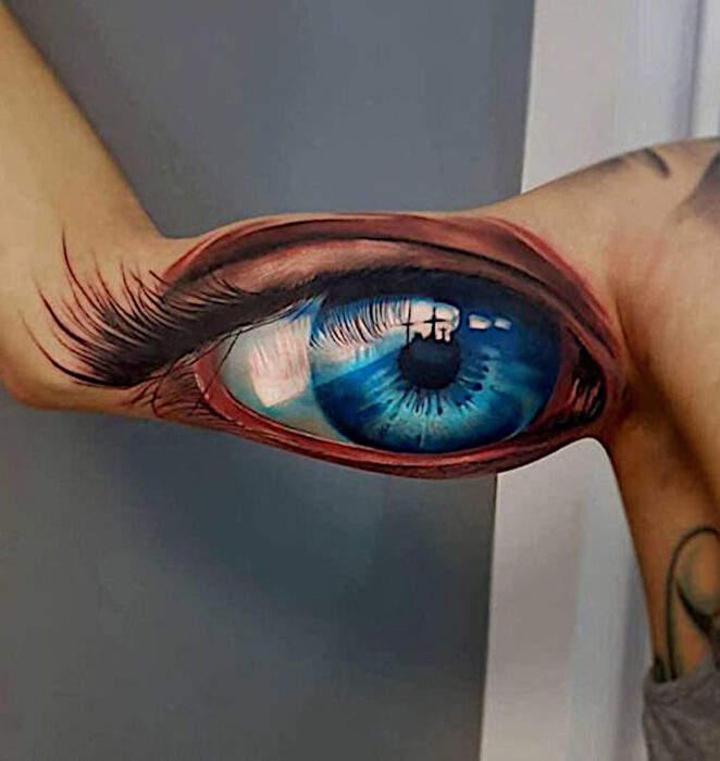 Mira esos bíceps ojo tatuaje tattoo