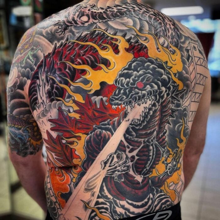 Tattoo Godzilla estilo yakuza tatuajje de película