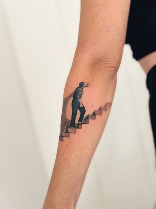 Truman Historia de una vida tatuaje de brazo