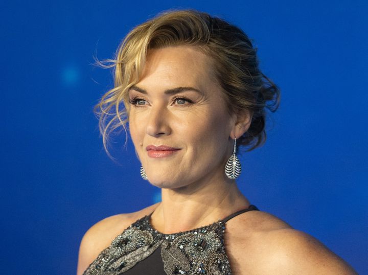 Kate Winslet estrella de titanic en vestido de gala