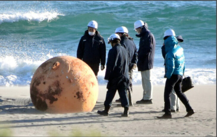 Esfera metálica en Japón