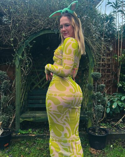 Chica renuncia a bar y ahora recorre Europa gracias a OnlyFans