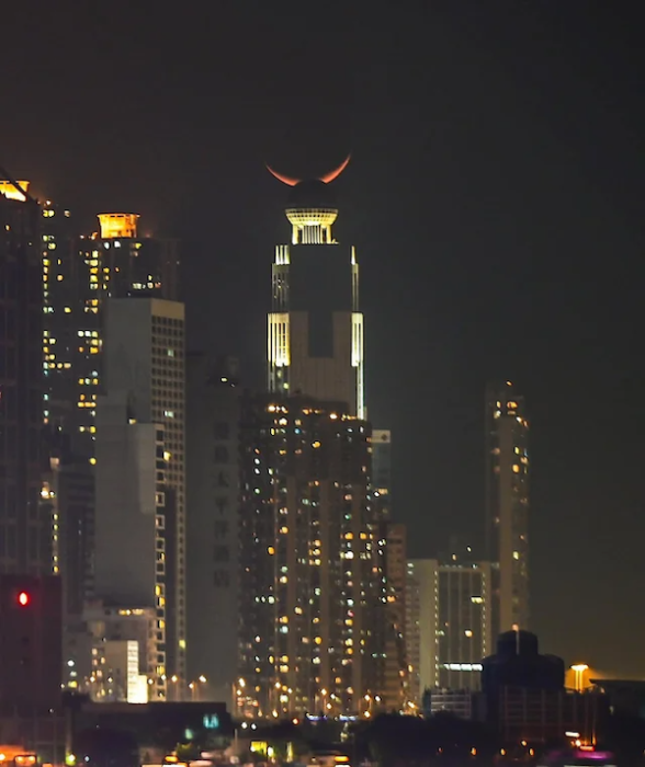 Barad Dur edificio con ojos