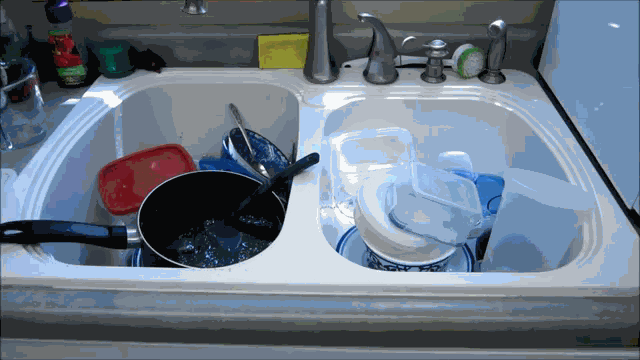 Limpiando los platos estilo ingeniero con un rotomartillo