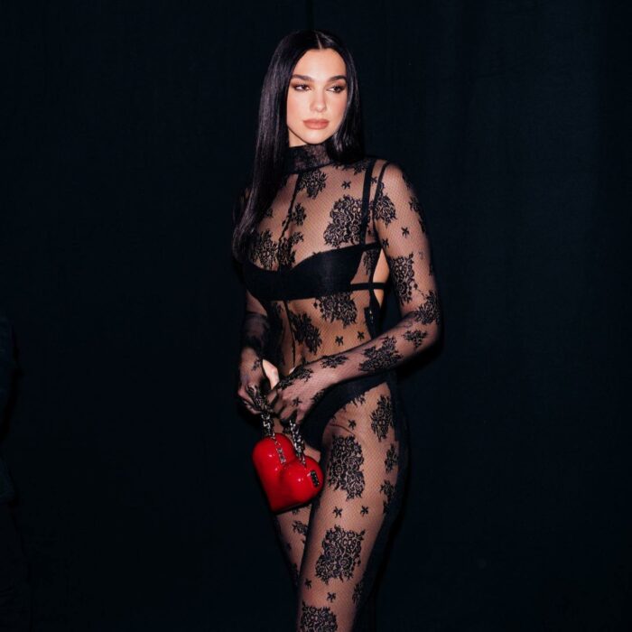 Dua Lipa con vestido transparente