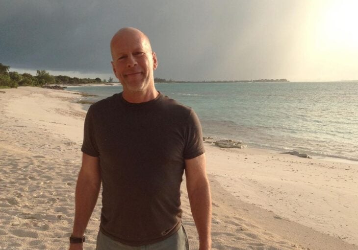 Bruce Willis foto en la playa