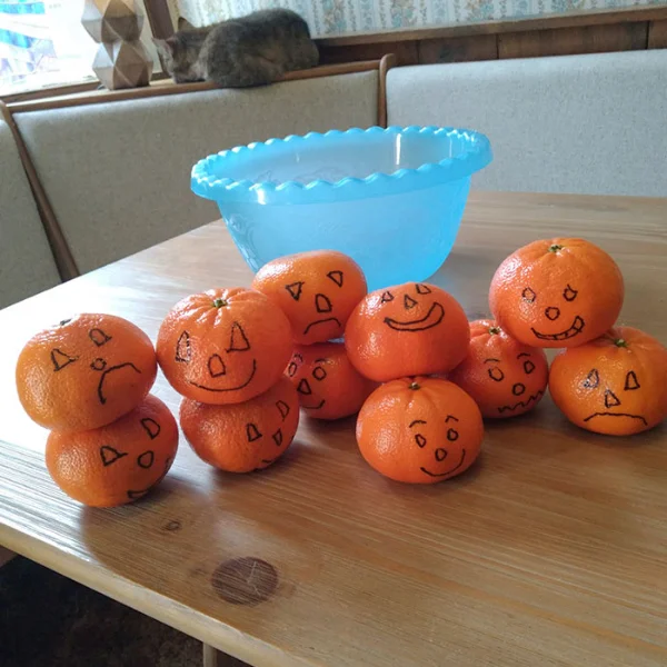 La abuela y las mandarinas de halloween