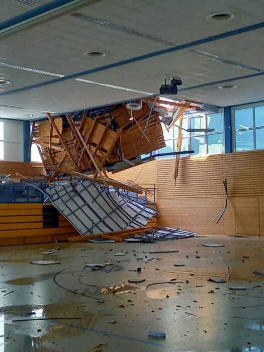 Techo se cae en el gimnasio