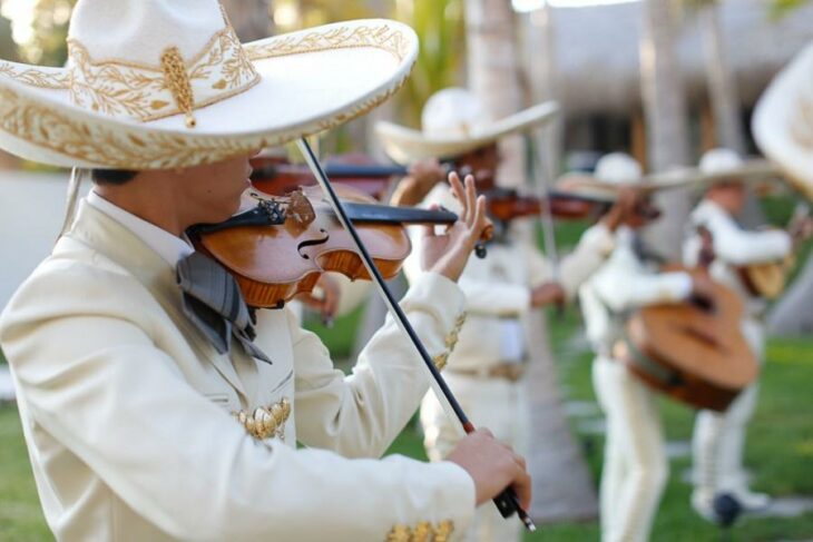 Mariachis serenata