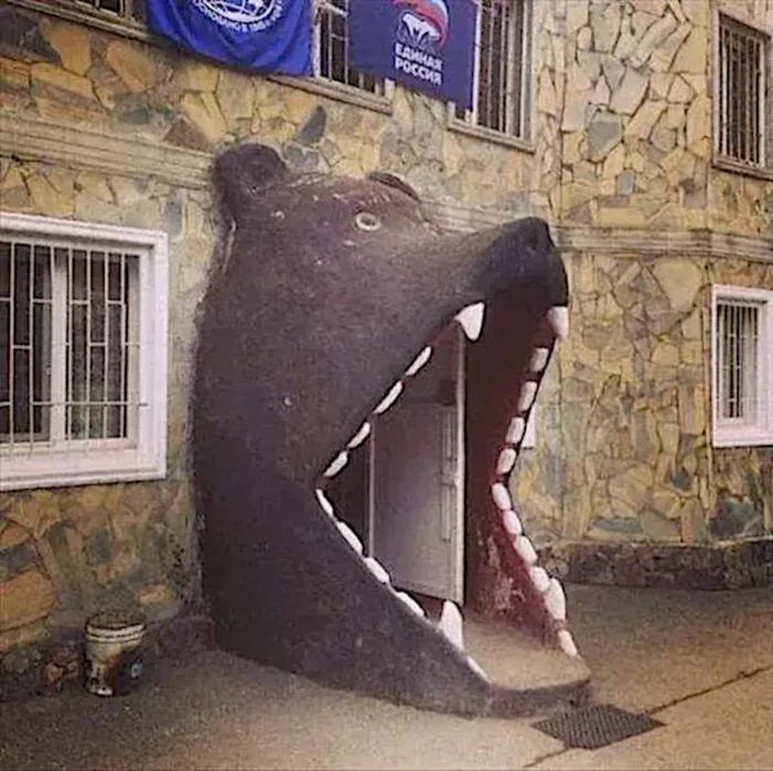 Puerta de oso entrando