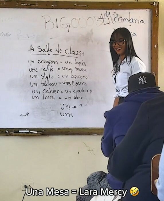 Una mesa lara mercy vocabulario incorrecto bella maestra profesora de inglés