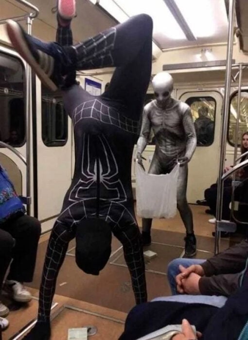 Spider-Man en el metro