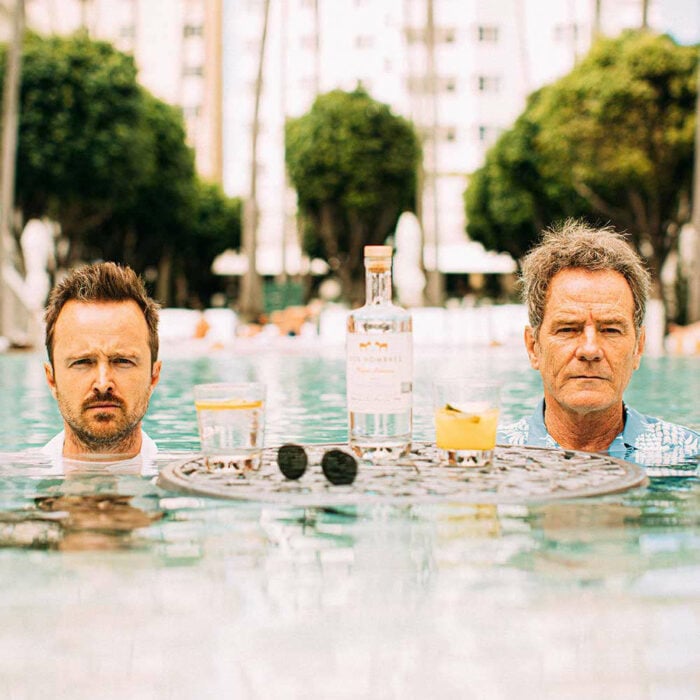 Aaron Paul y Bryan Cranston promoción del mezcal Dos hombres