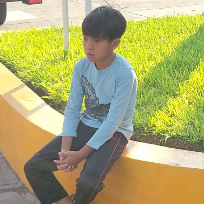 Niño olvidado en un Oxxo