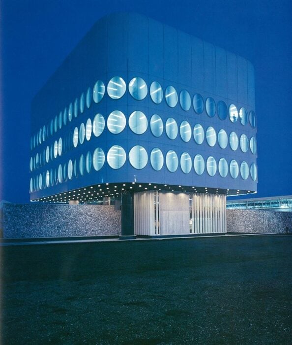 Angelo Mangiarotti, Office Building,