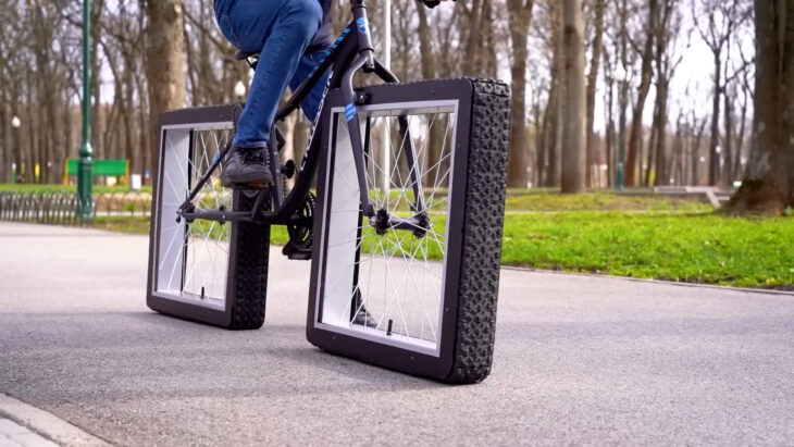 Bicicleta con ruedas cuadradas