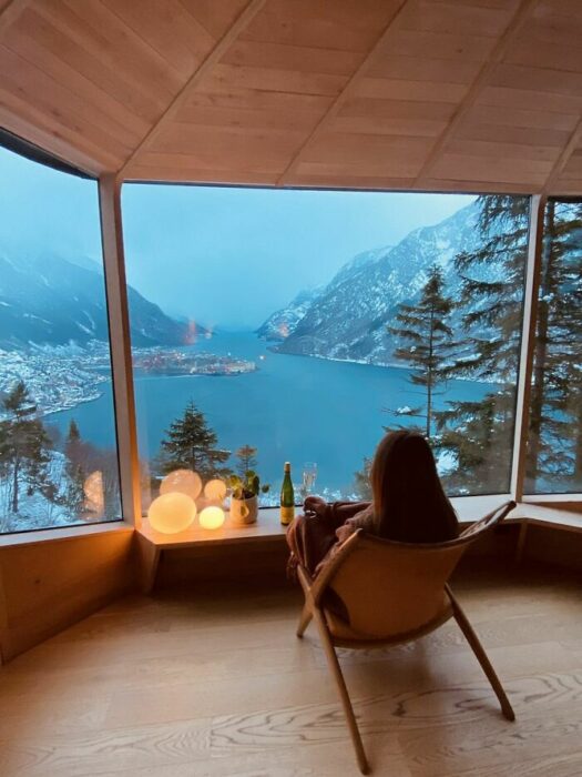 La vista desde una casa del árbol en Odda, Noruega