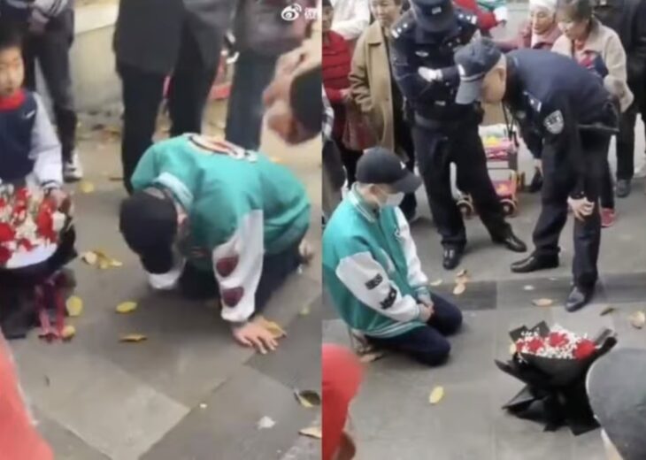 Hombre arrodillado frente al trabajo de su exnovia 