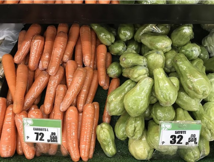 Verduras envueltas en plástico