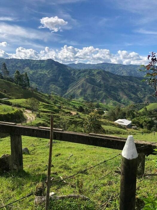 Vista desde la ventana en Antioquia, Colombia