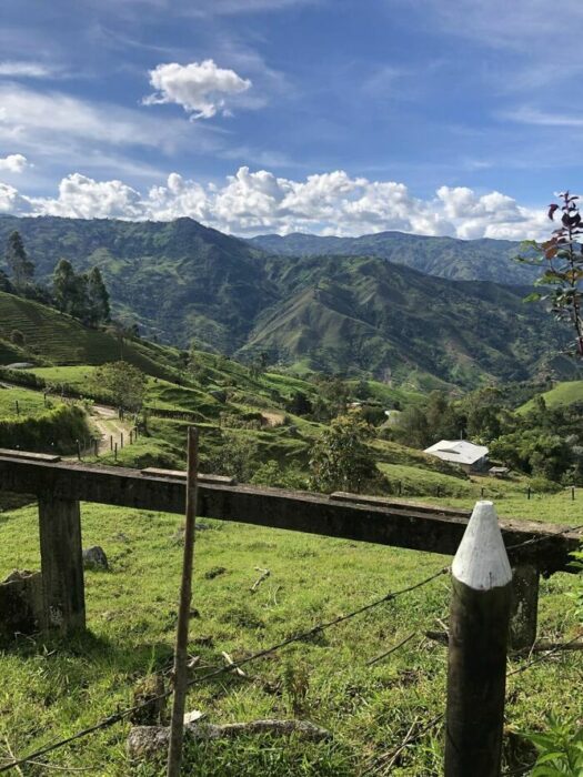 Vista desde la ventana en Antioquia, Colombia