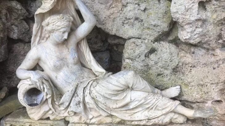 Estatua de la náyade romana Sabrina