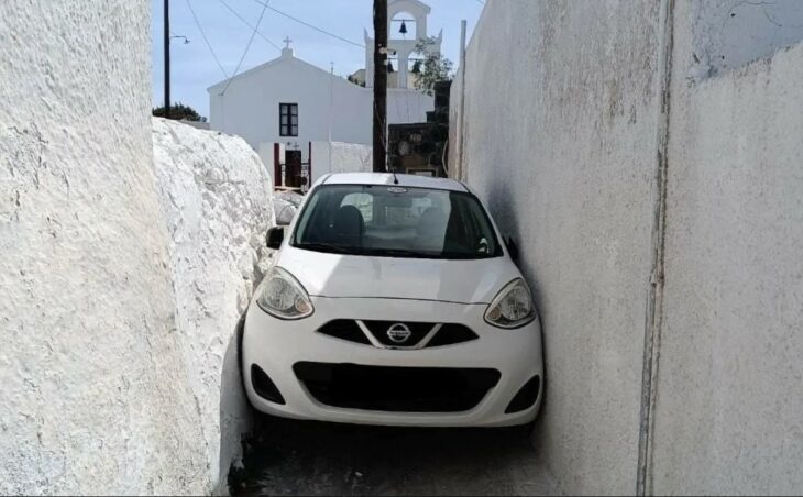 nissan atorado en santorini