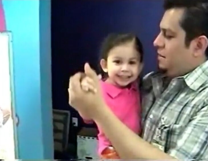 Bailando con su hija