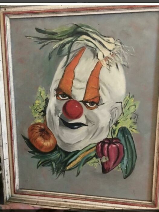 Cuadro de payaso de verduras en tienda de segunda mano