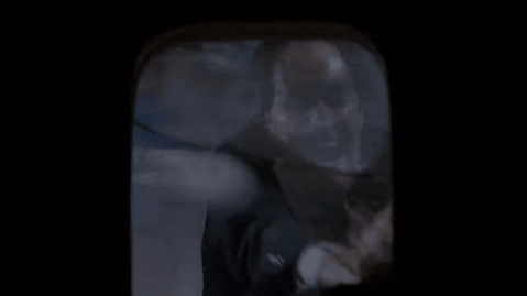 despresurización ed la cabina de un avión en pleno vuelo escena de twilight zone dimensión desconocida