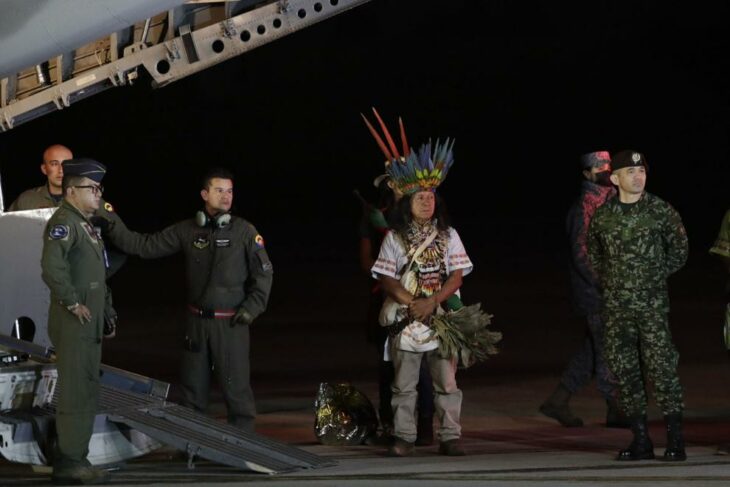 Avión equipo de rescate colmbiano de los niños