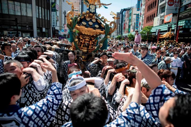 Festival donde los yakuza desfilan